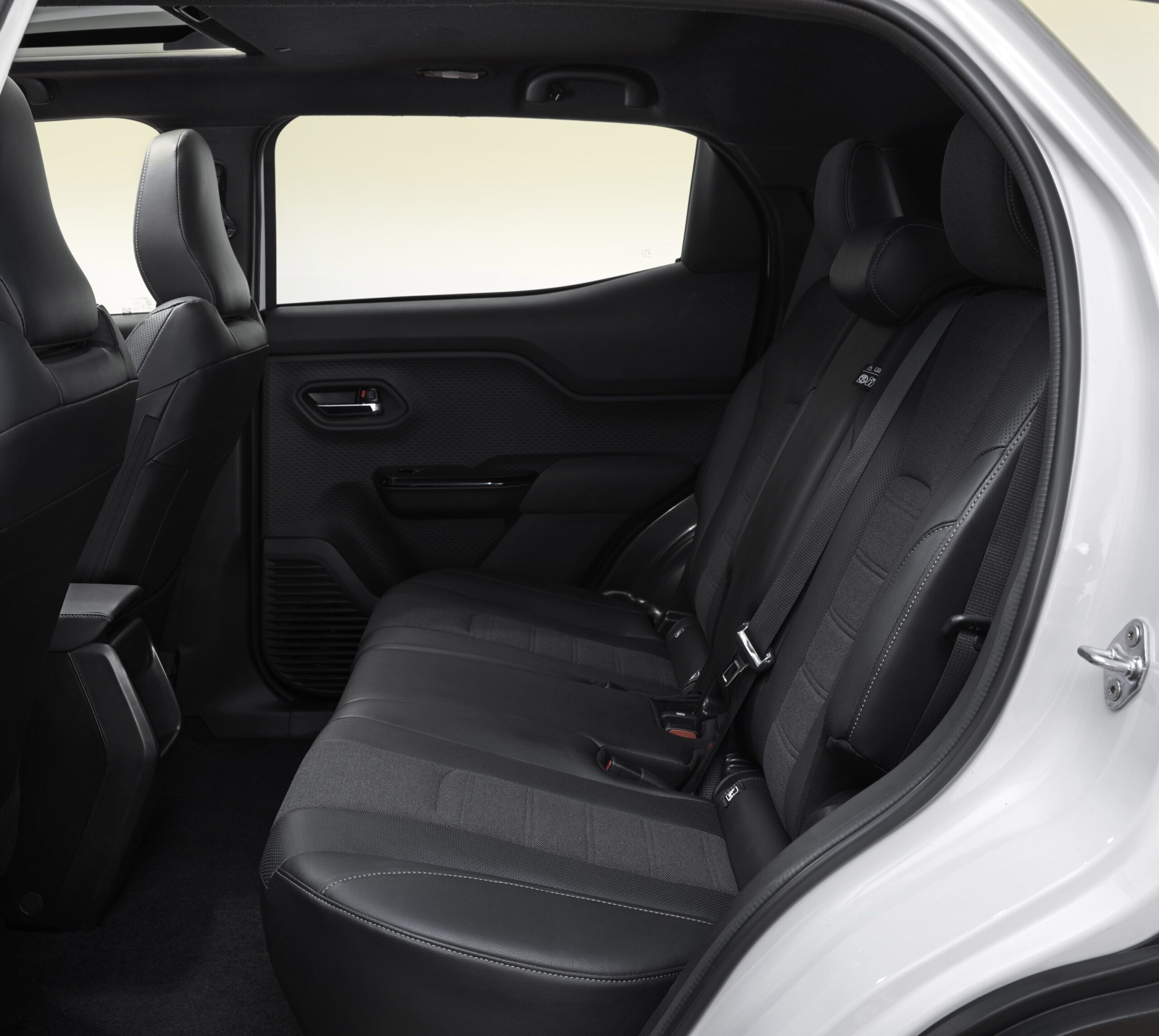 Toyota Urban Cruiser EV interieur achterbank