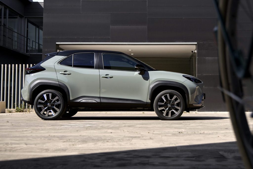 Toyota Yaris Cross zijkant