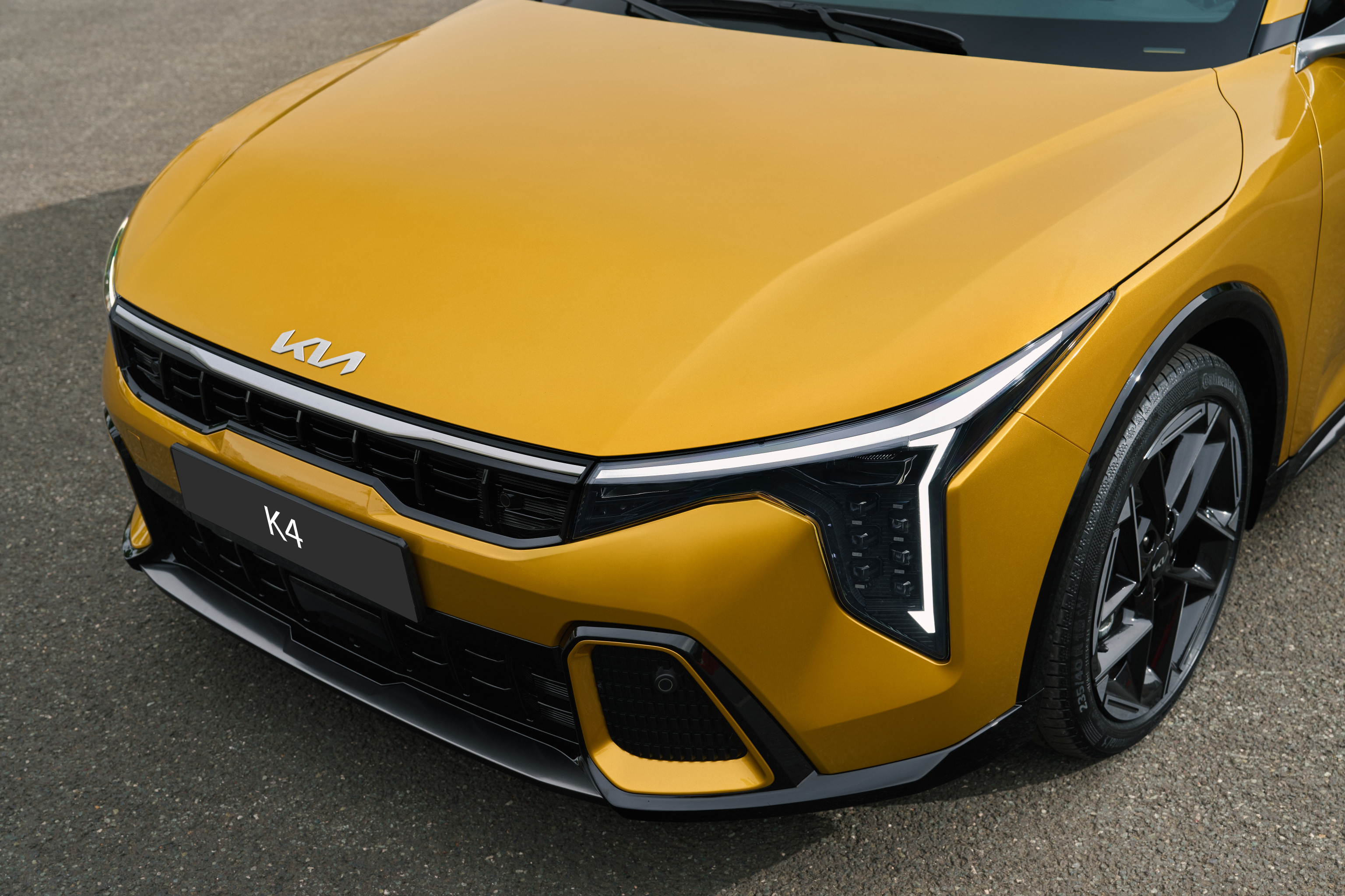 Kia K4 neus