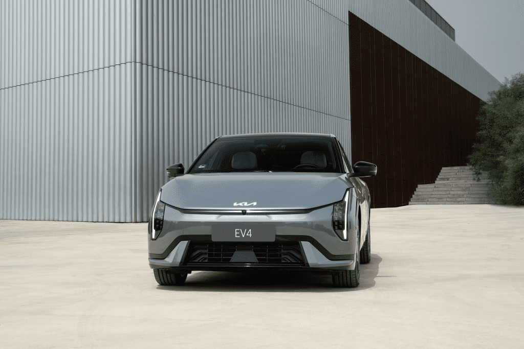 Kia EV4 Fastback voor aanzicht