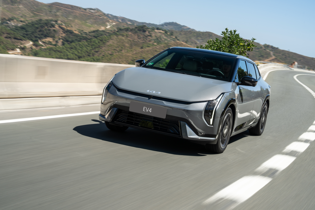 Kia EV4 voor aanzicht