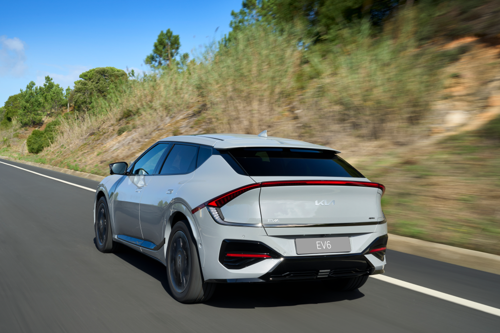 Kia EV6 links achter aanzicht