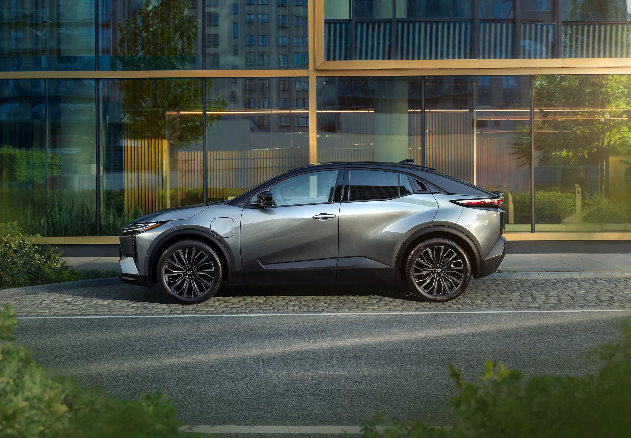 Toyota C-HR+