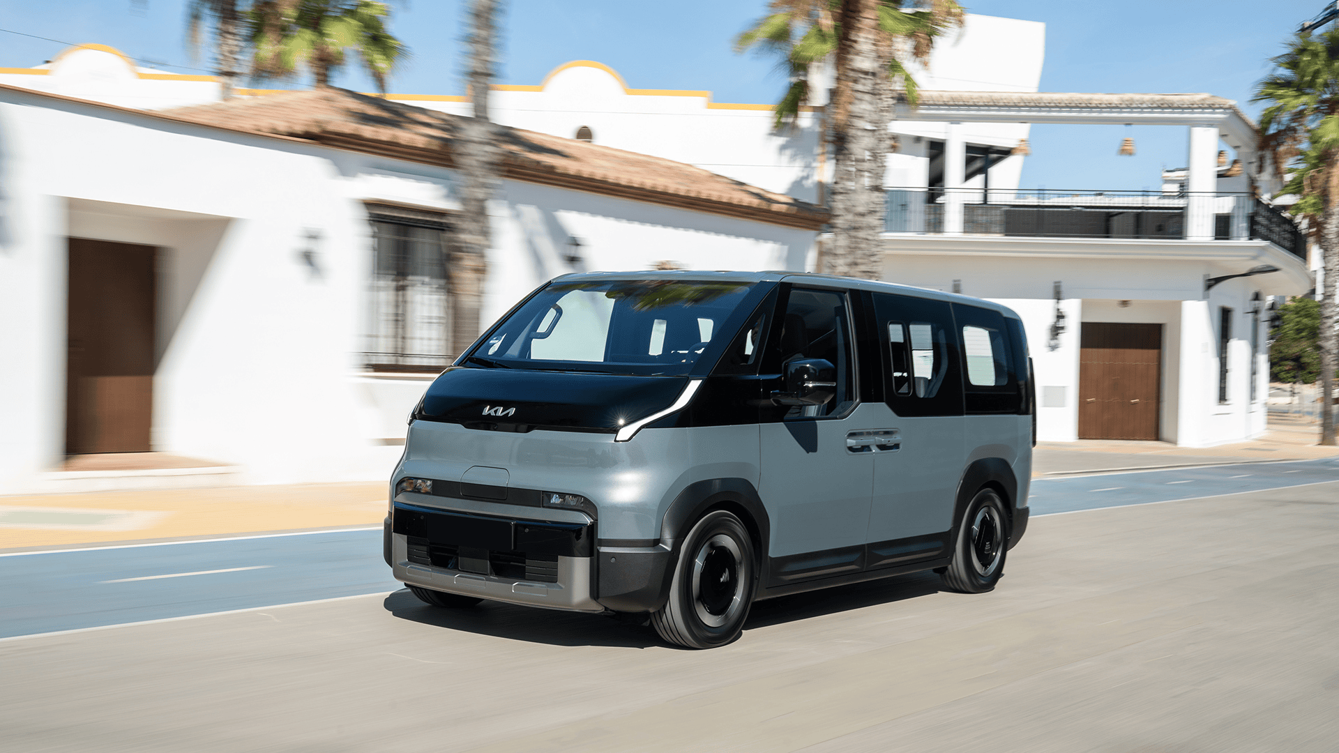 Kia PV5 Passenger voor aanzicht