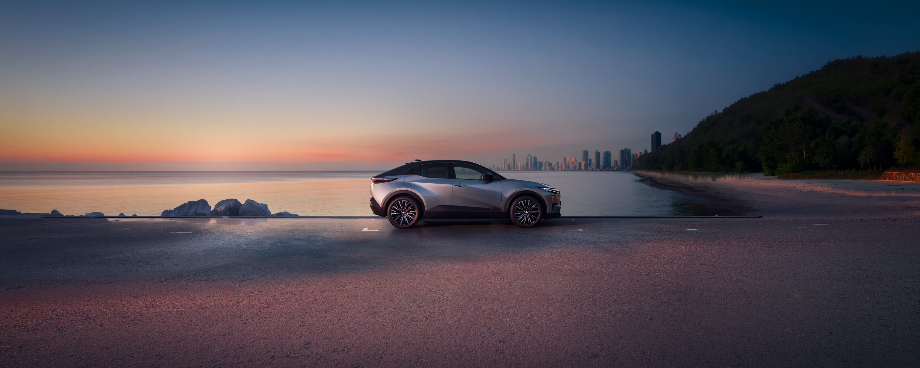 Toyota C-HR+ zijkant