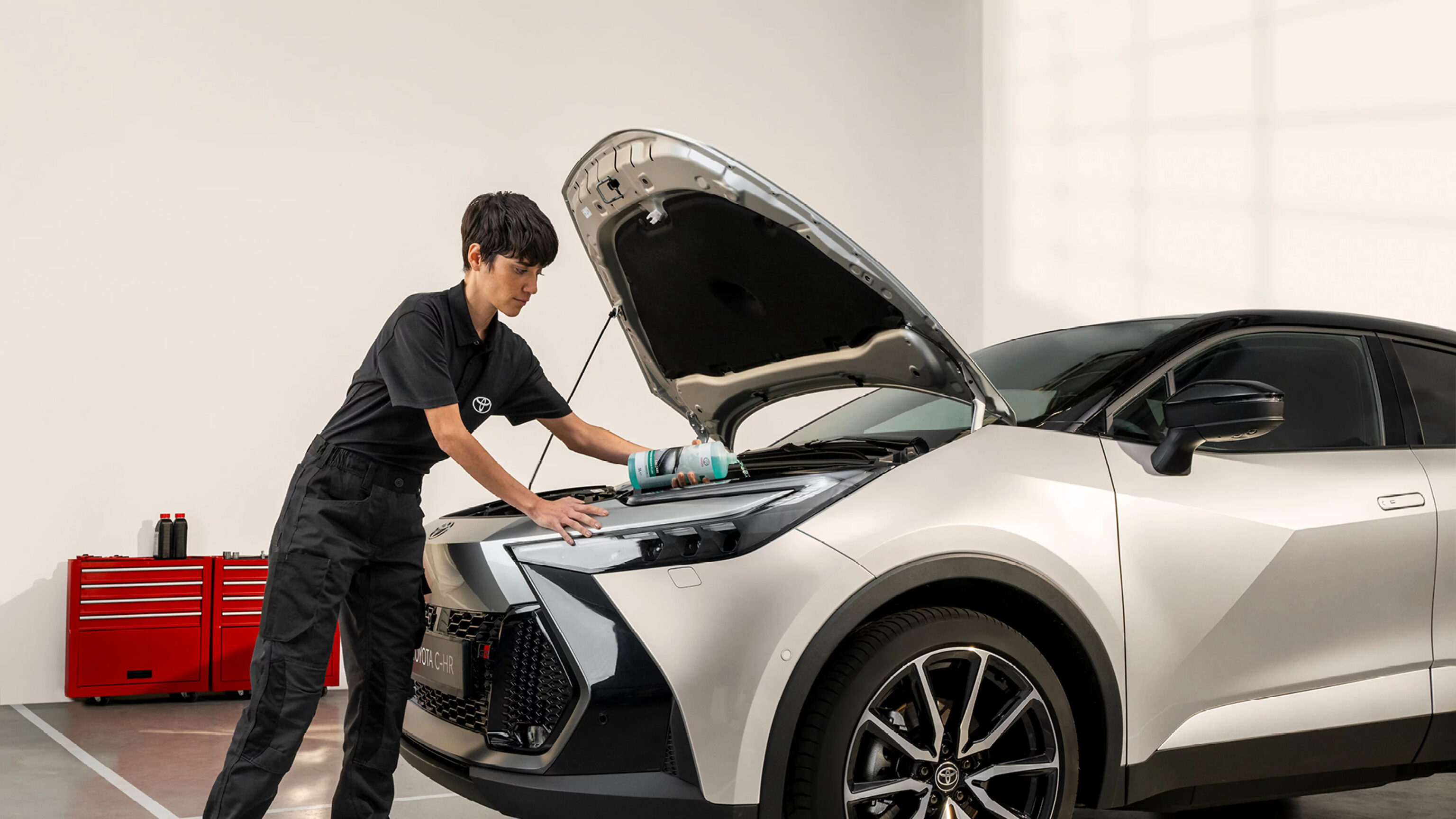 toyota in garage die service krijgt