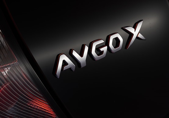 naam van de aygo x op de auto 