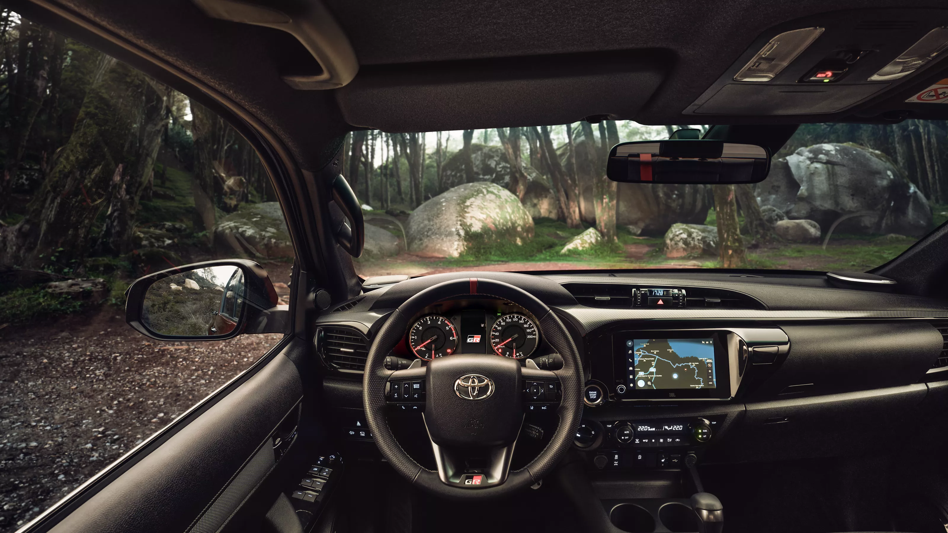 Toyota Hilux interieur Kooijman Autogroep