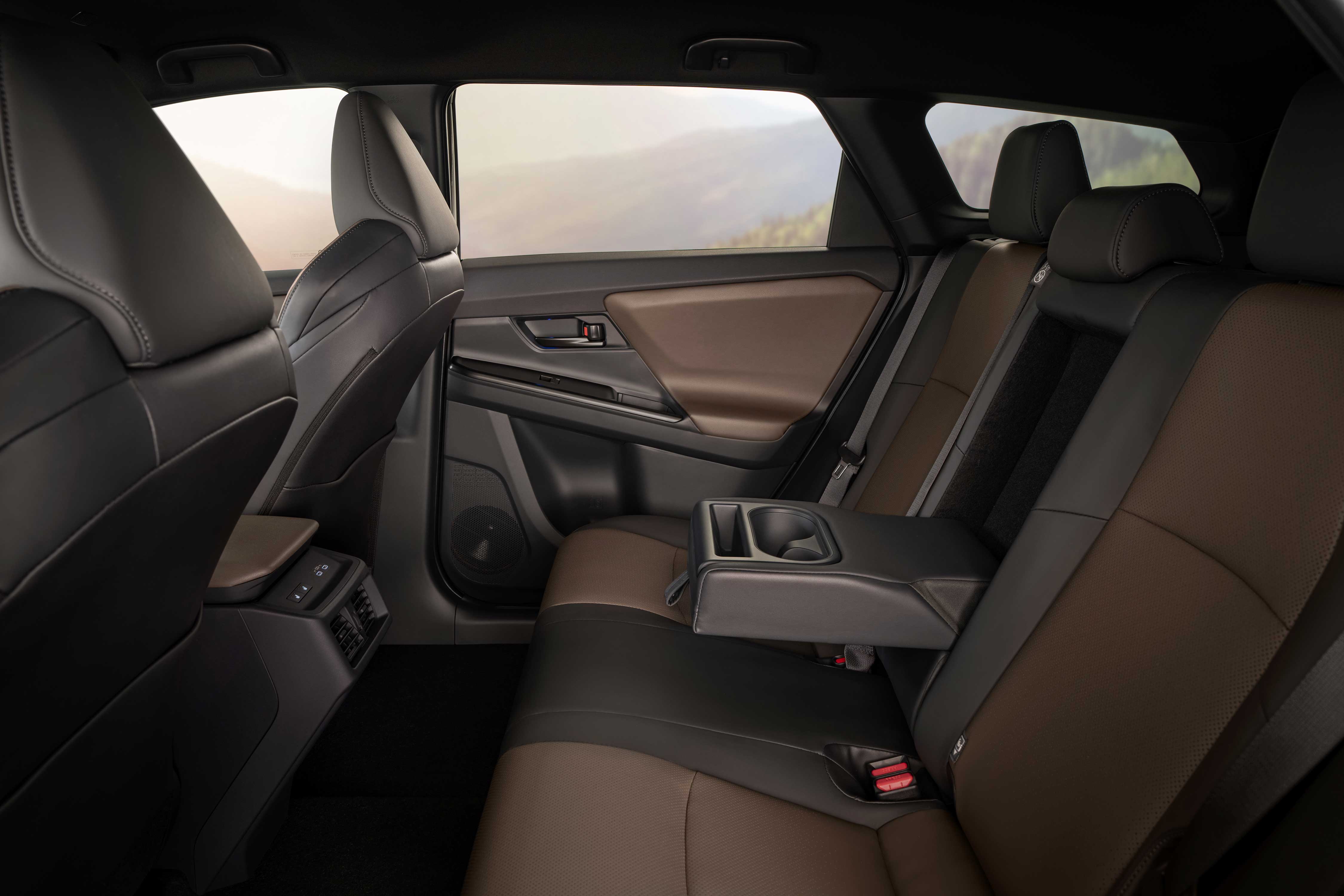 Toyota bZ4X Touring 2026 interieur achterbank