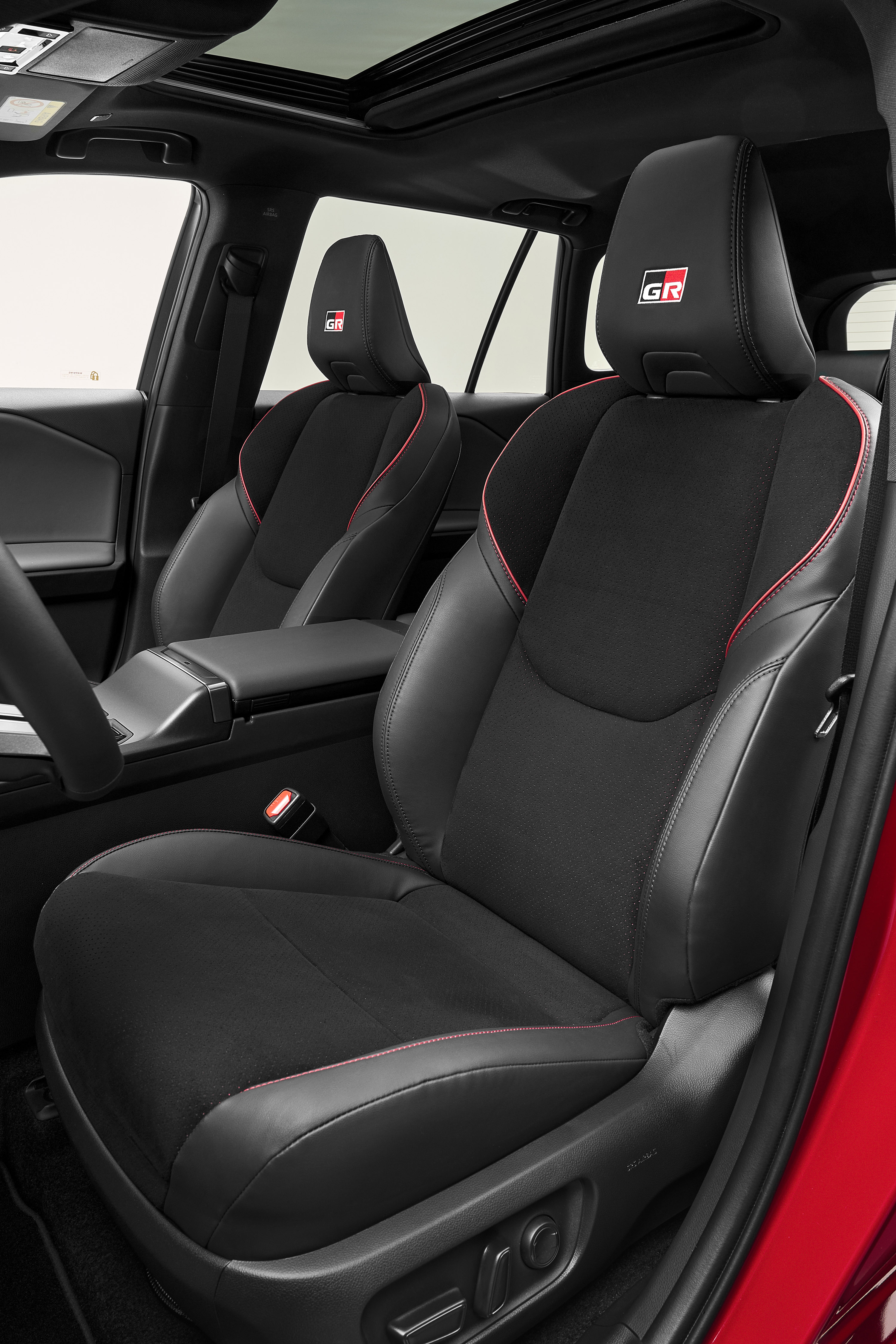 toyota rav4 gr sport plug-in hybride 2026 interieur