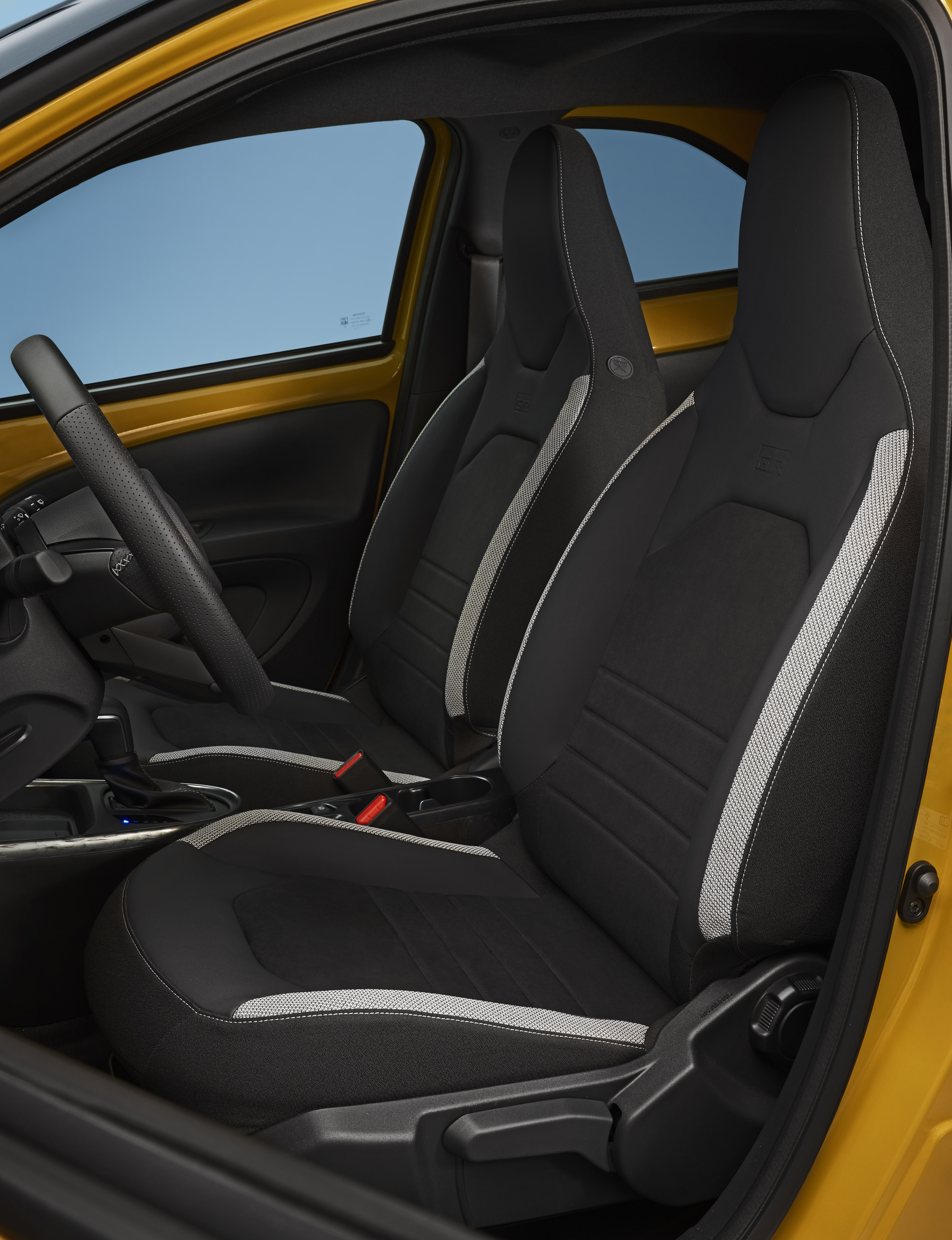 De nieuwe Toyota Aygo X GR SPORT stoelen