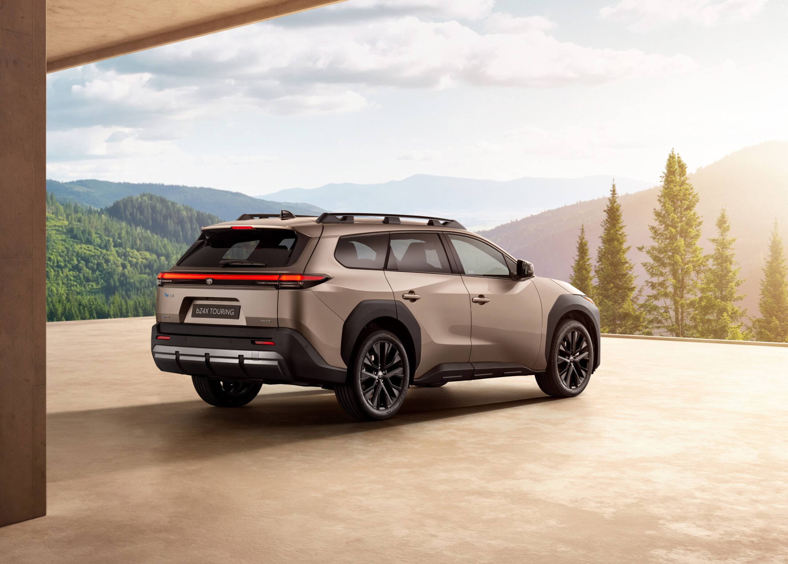 Toyota bZ4X Touring 2026 achteraanzicht