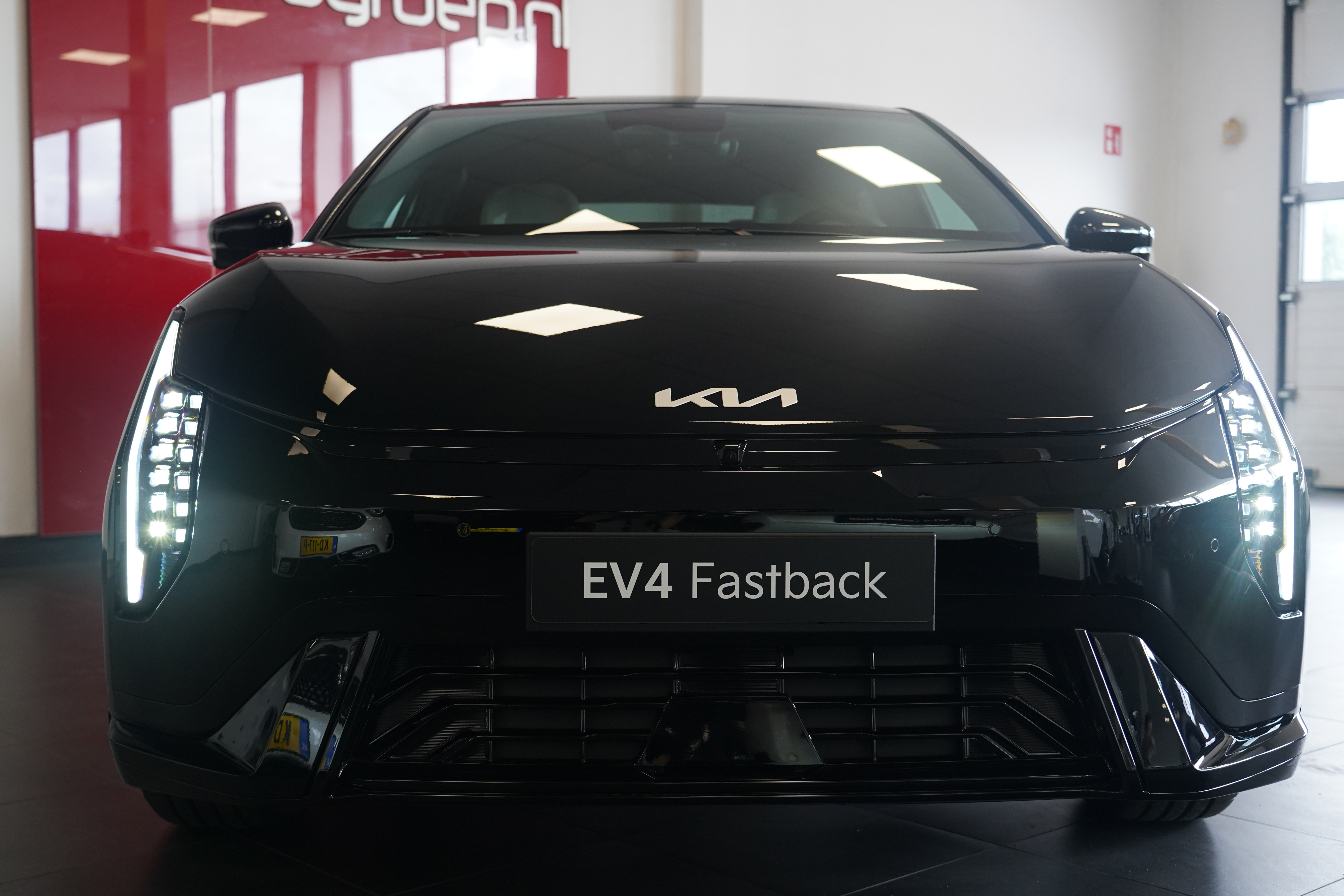 kia EV4 nu bij Kooijman in de showroom