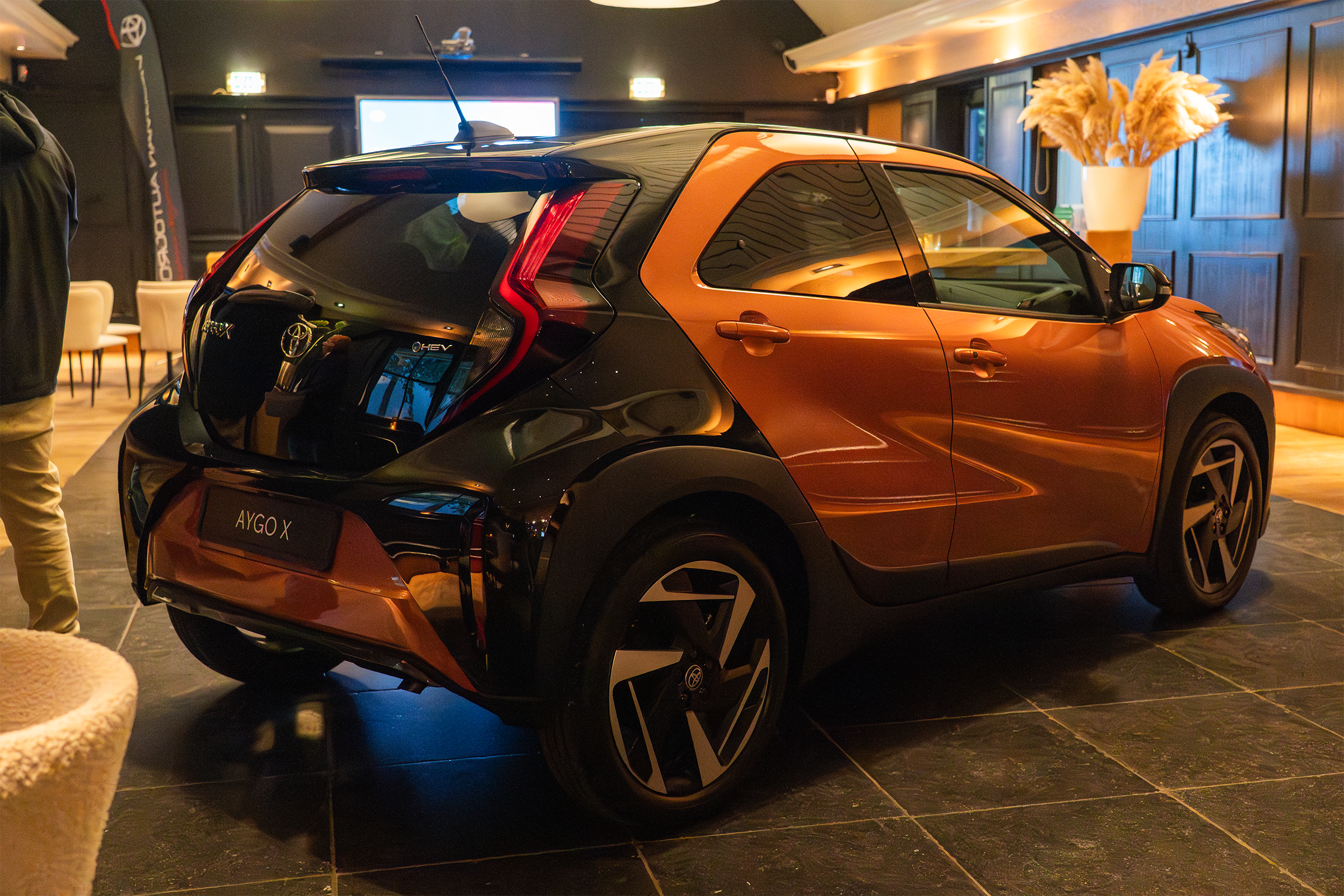 Aygo X Hybrid achteraanzicht