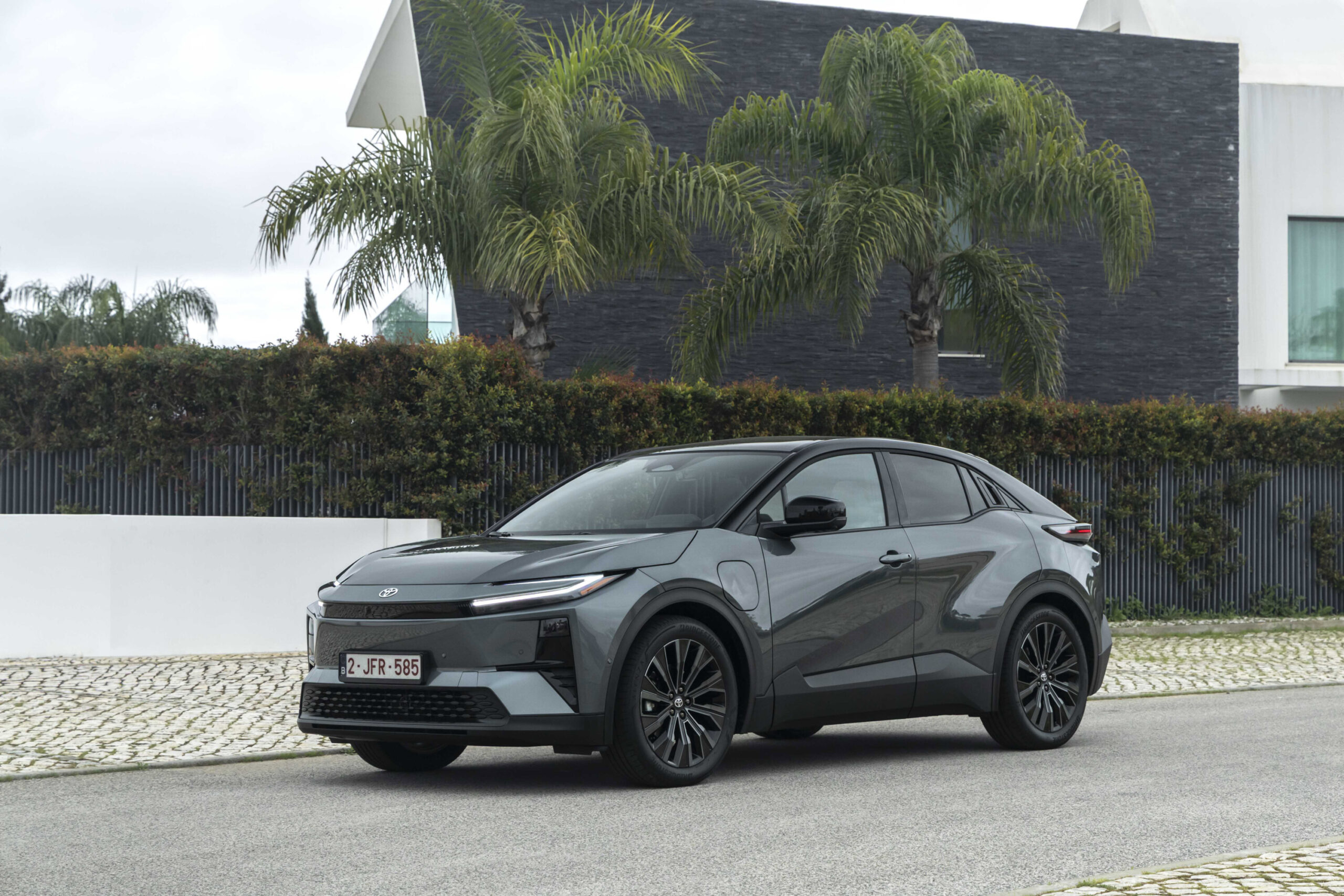 Toyota C-HR+ rechtsvoor