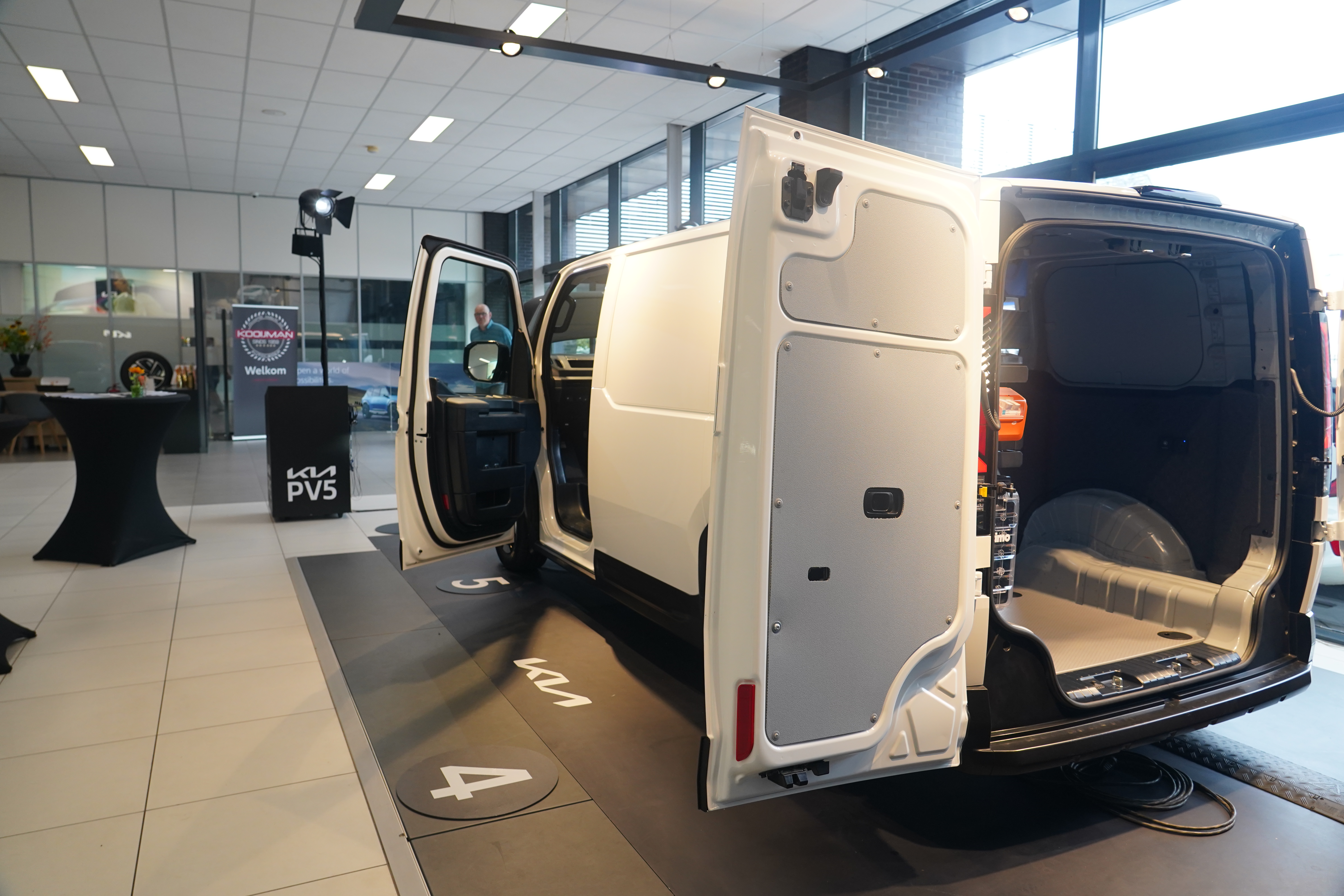 kia pv5 wit kooijman 1