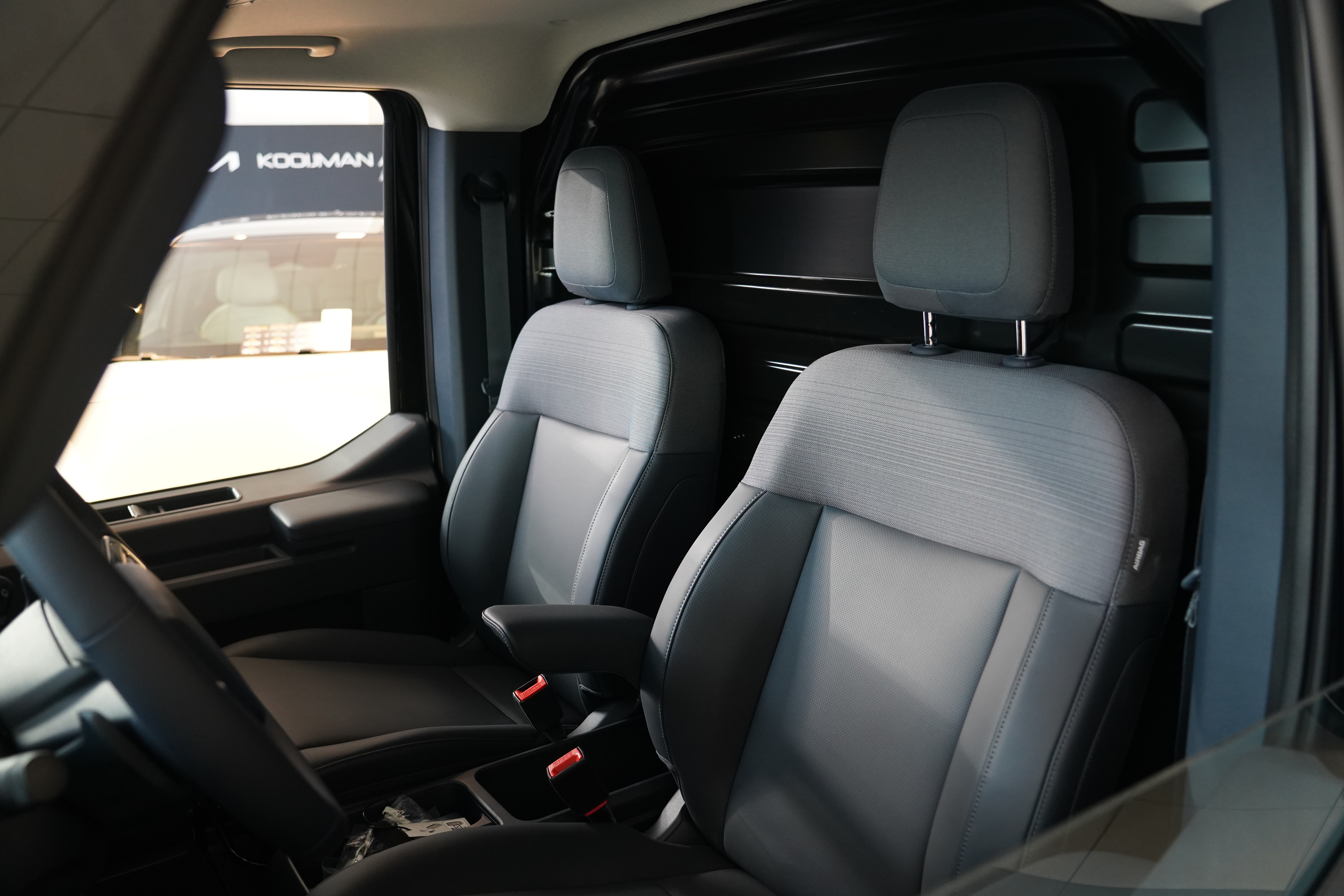 kia pv5 zwart stoelen cargo