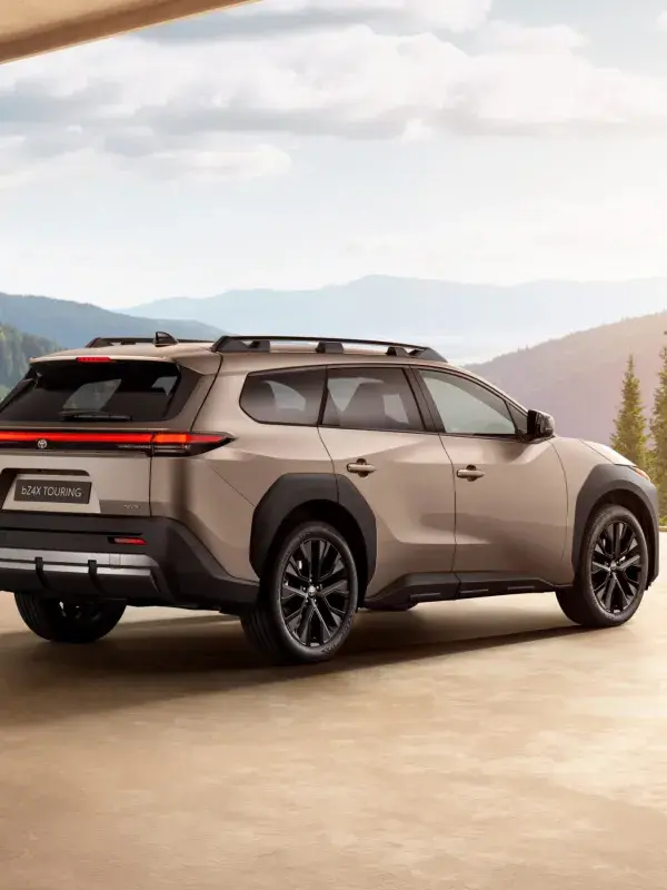 Toyota bZ4X Touring 2026 achteraanzicht