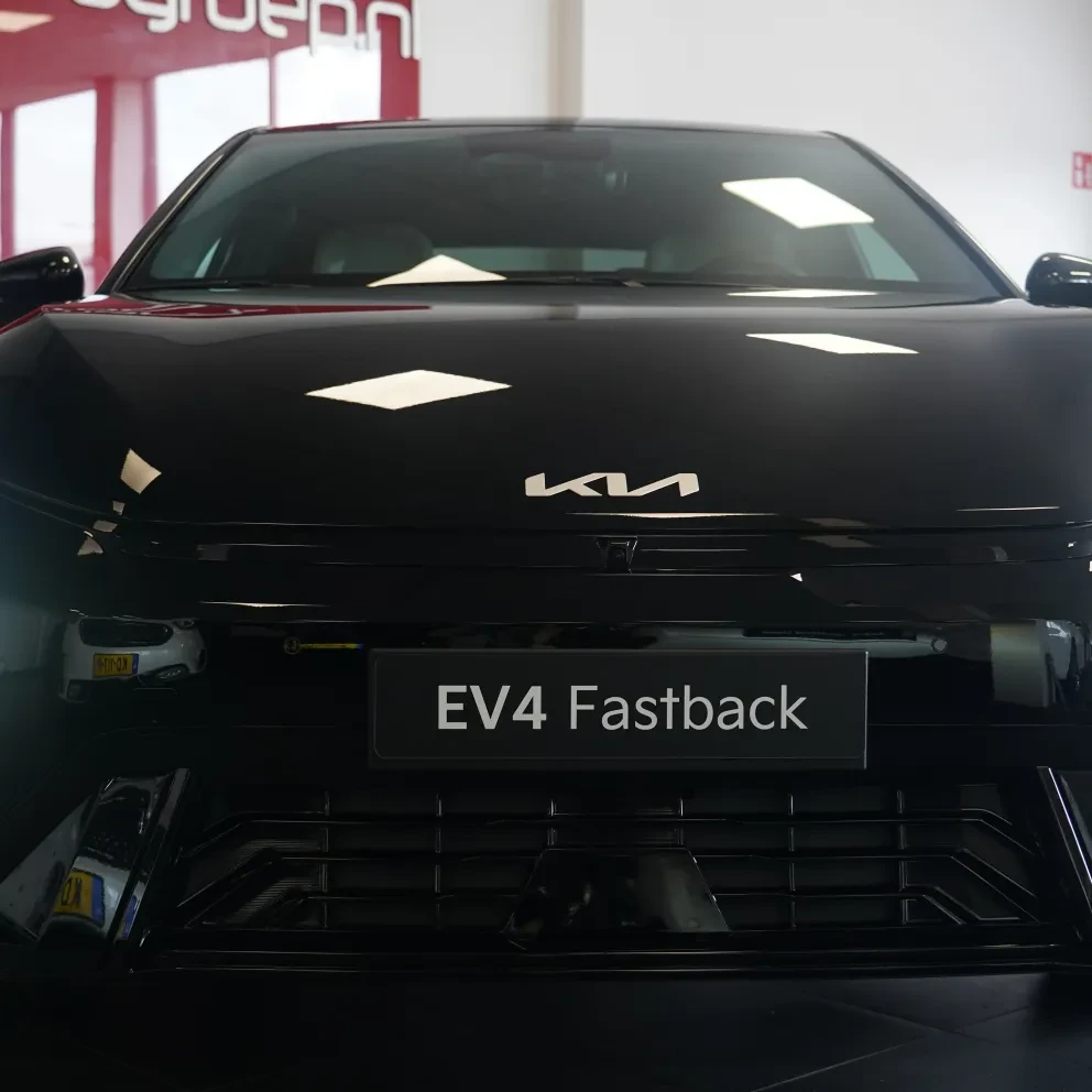 kia EV4 nu bij Kooijman in de showroom