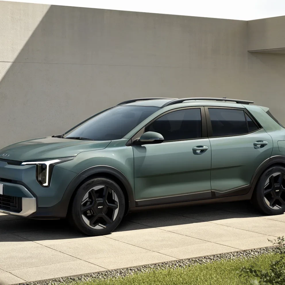 nieuwste kia stonic bij kia kooijman autgroep in showroom