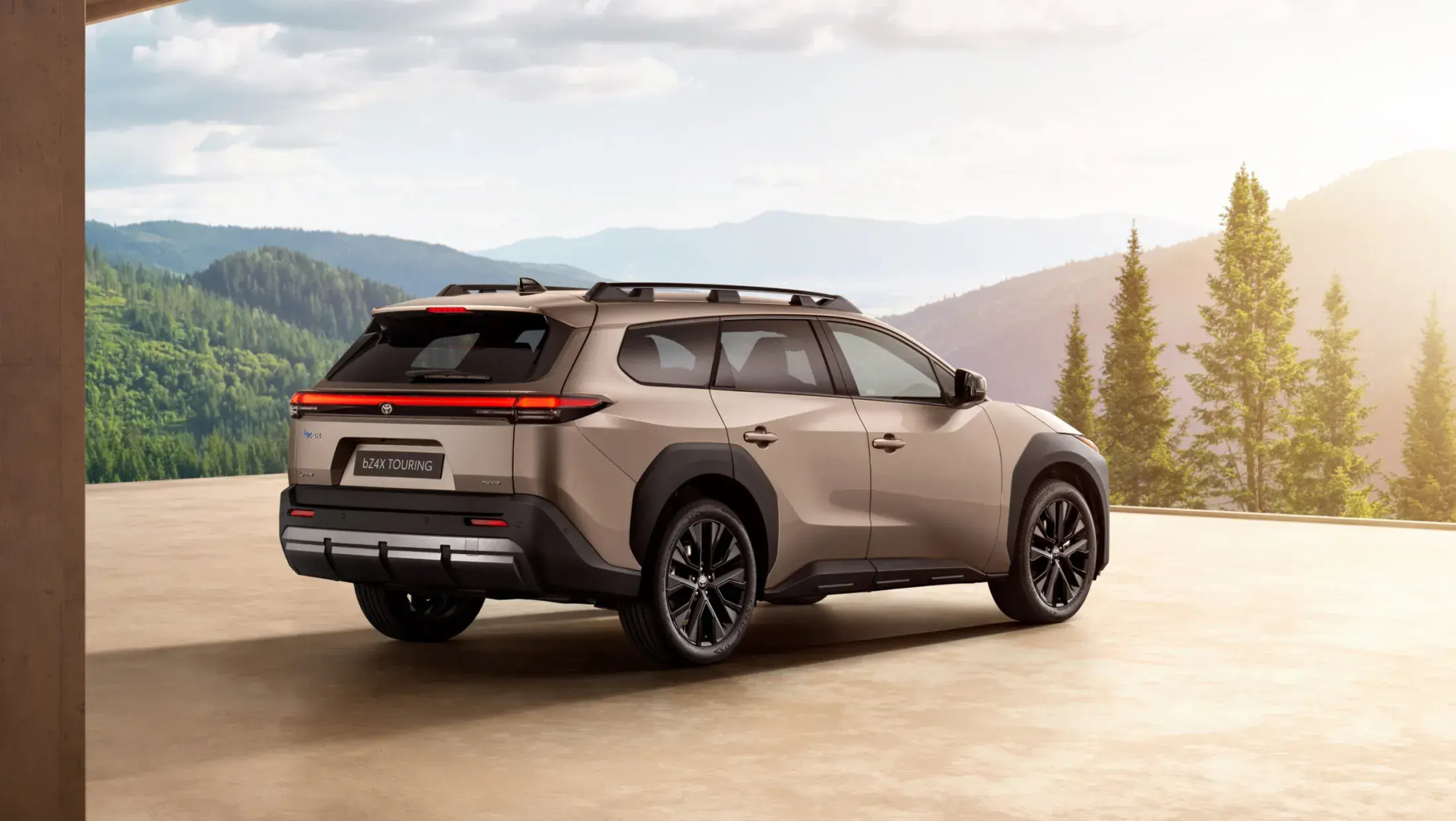Toyota bZ4X Touring 2026 achteraanzicht