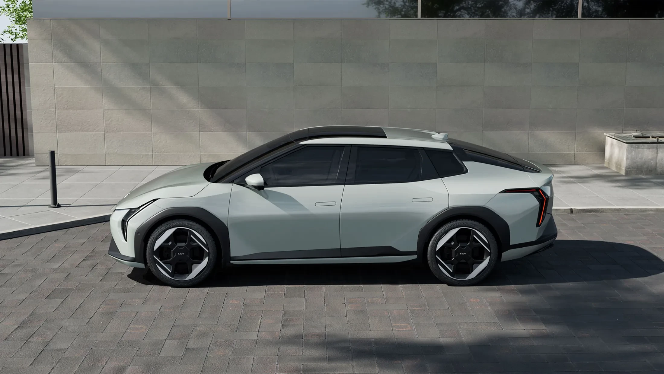 Kia EV4 Fastback zijkant