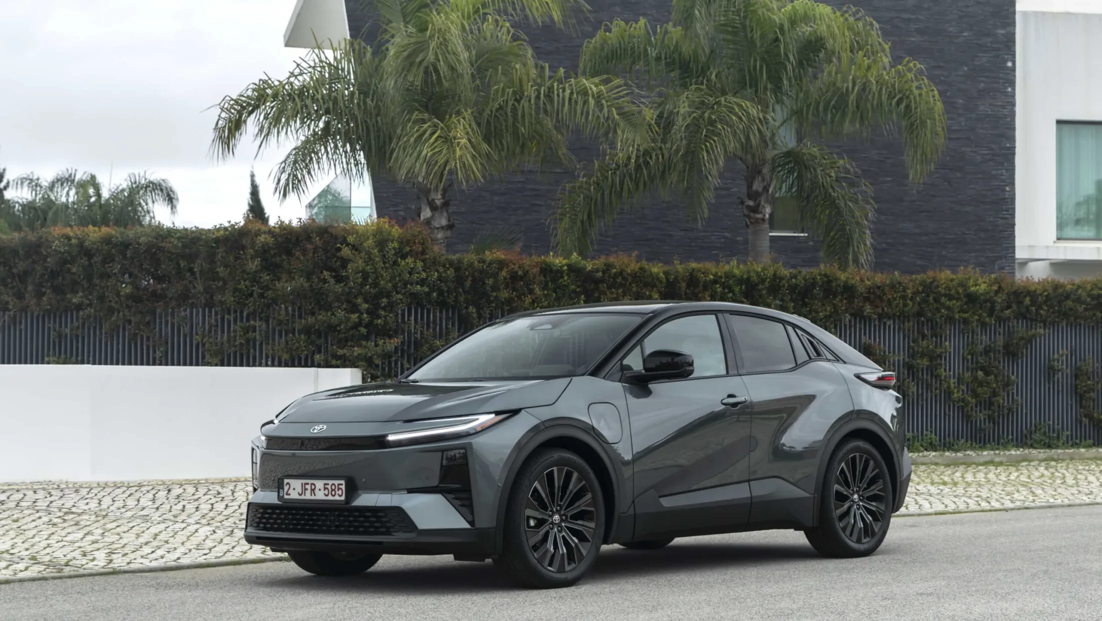 Toyota C-HR+ rechtsvoor