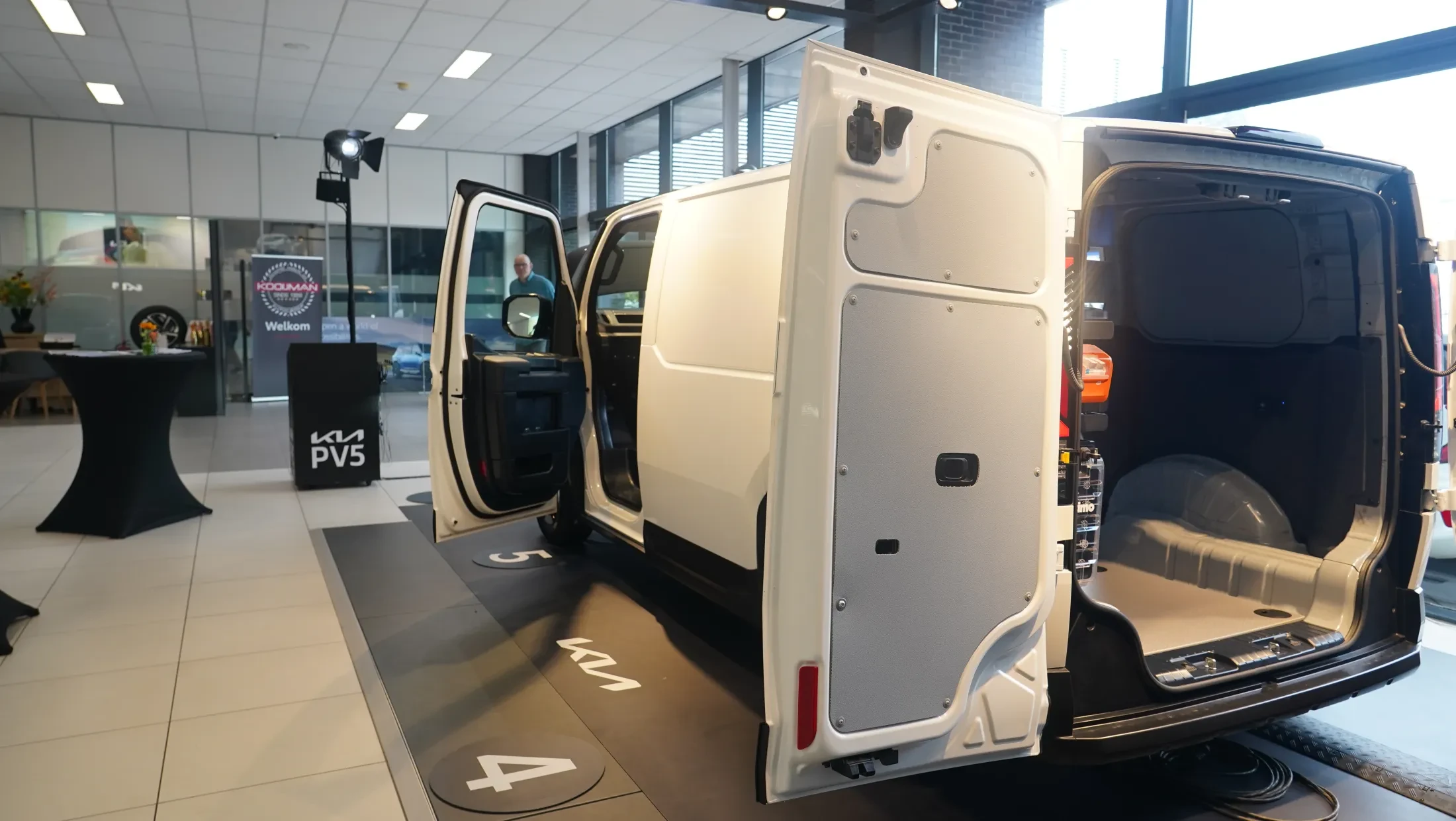 kia pv5 wit kooijman 1