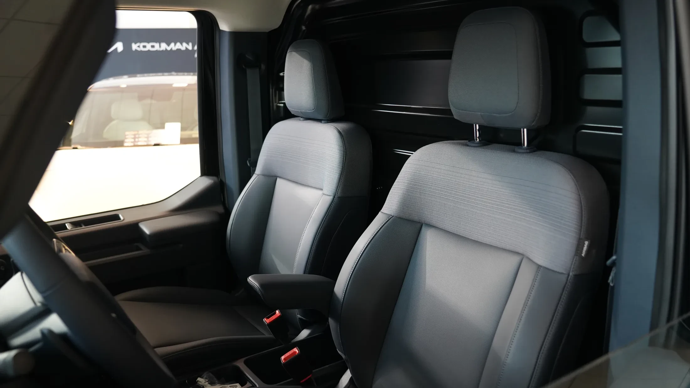 kia pv5 zwart stoelen cargo