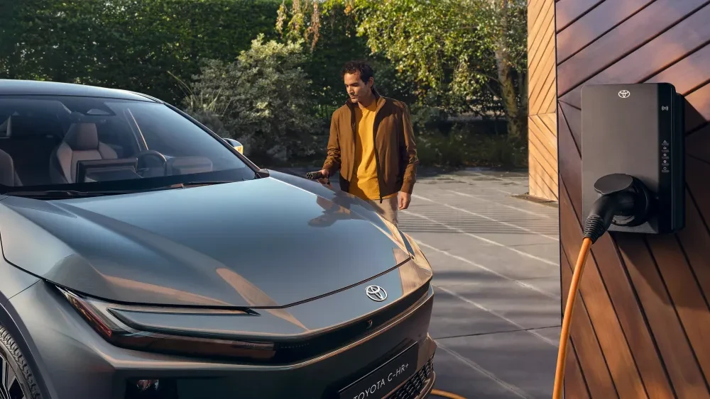 Nieuwe Toyota C-HR+ opladen