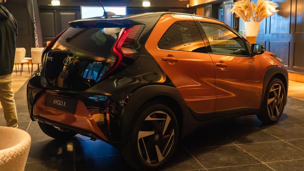 Aygo X Hybrid achteraanzicht