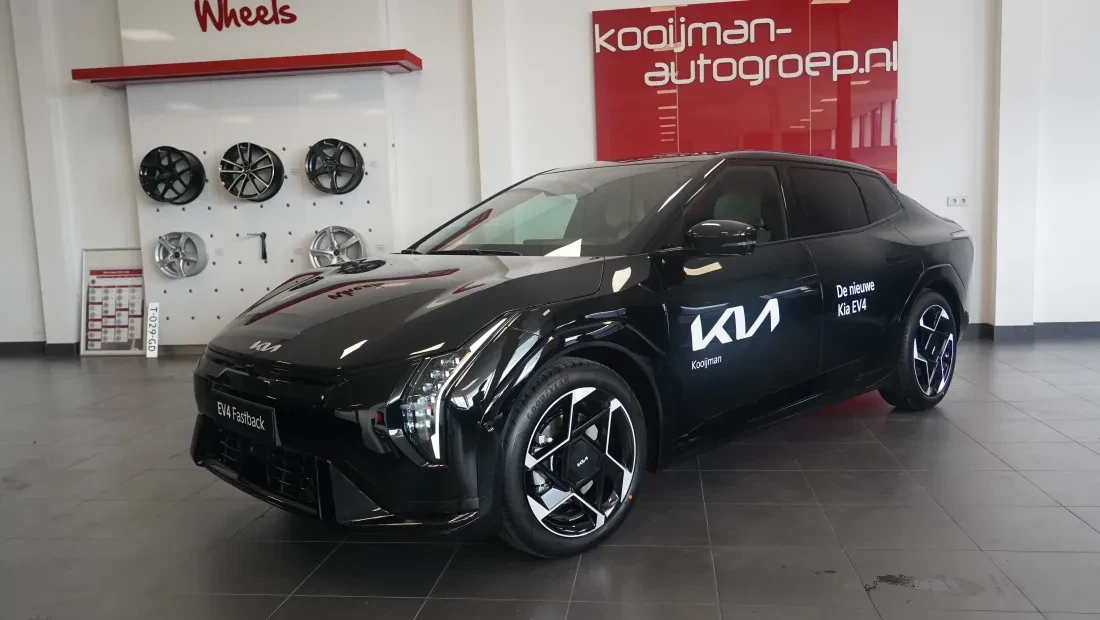kia EV4 bij Kooijman autogroep nu in de showroom