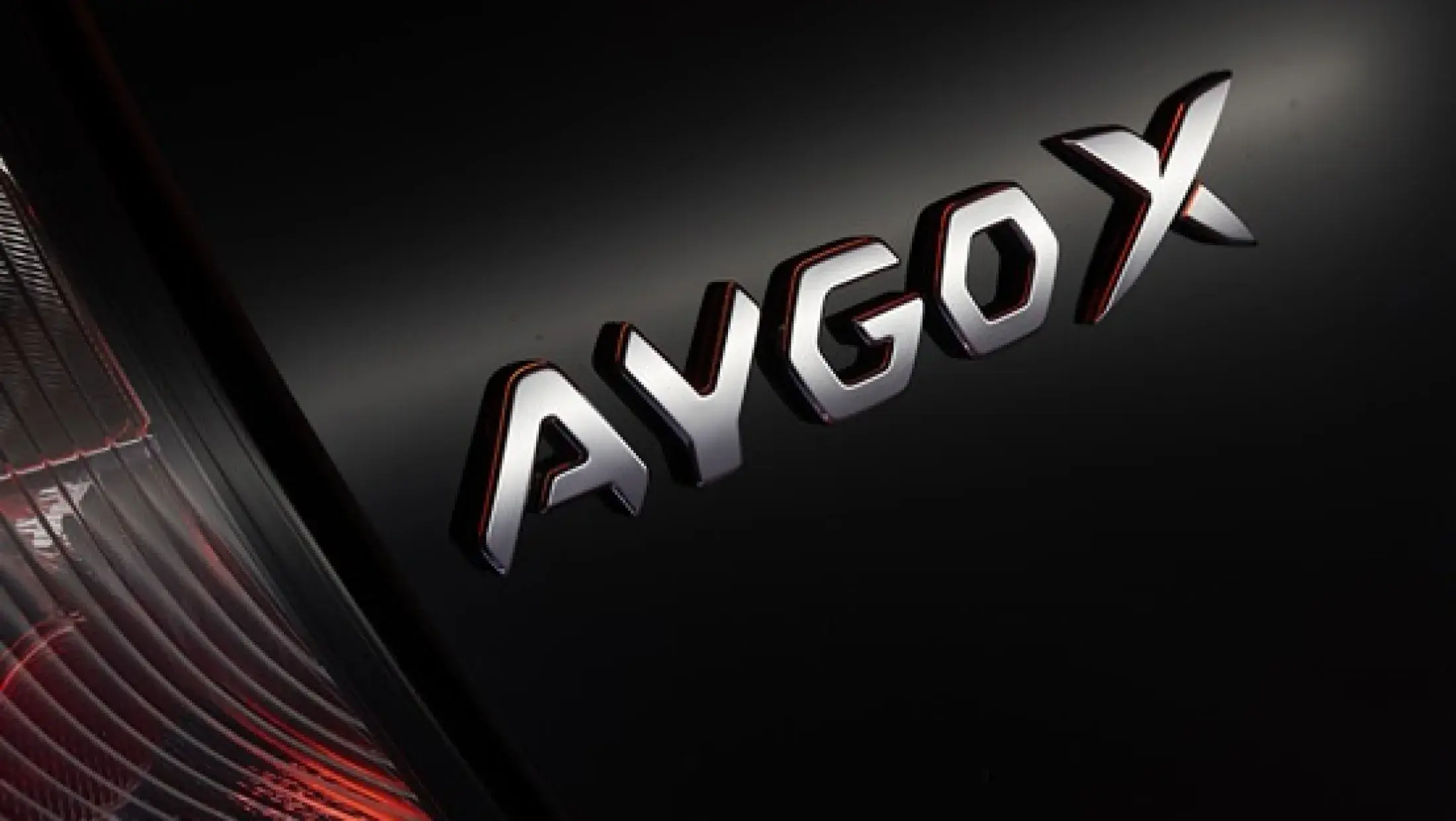 naam van de aygo x op de auto 